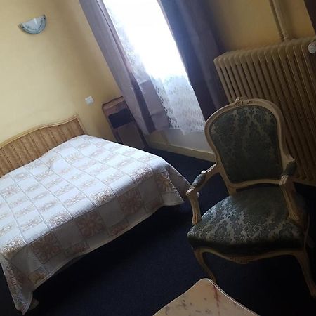 Hotel De La Cloche Sp Реймс Екстериор снимка
