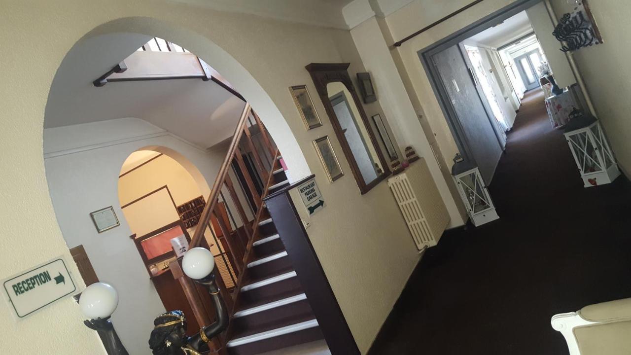 Hotel De La Cloche Sp Реймс Екстериор снимка