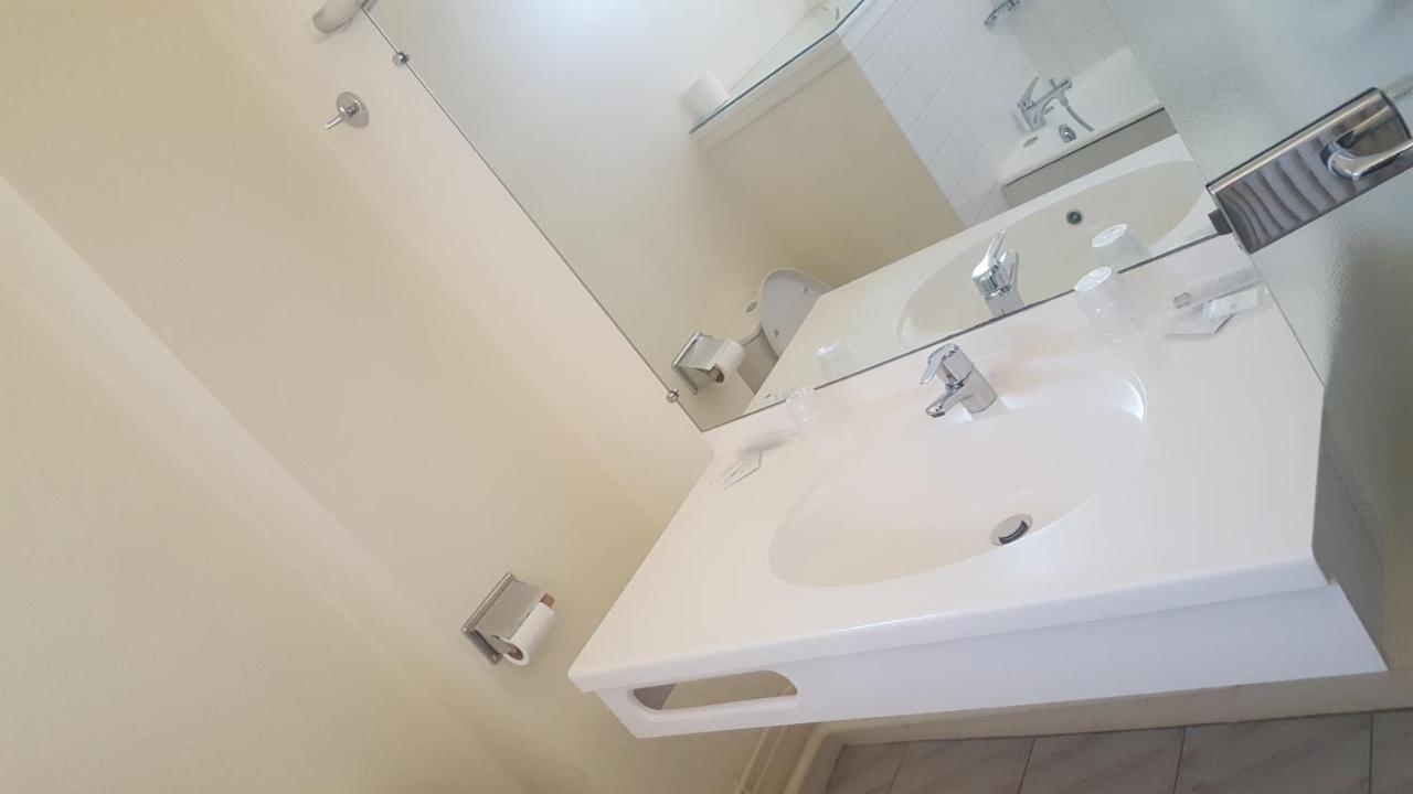 Hotel De La Cloche Sp Реймс Екстериор снимка