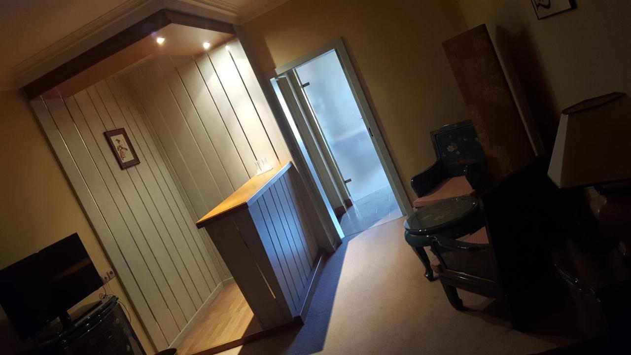 Hotel De La Cloche Sp Реймс Екстериор снимка
