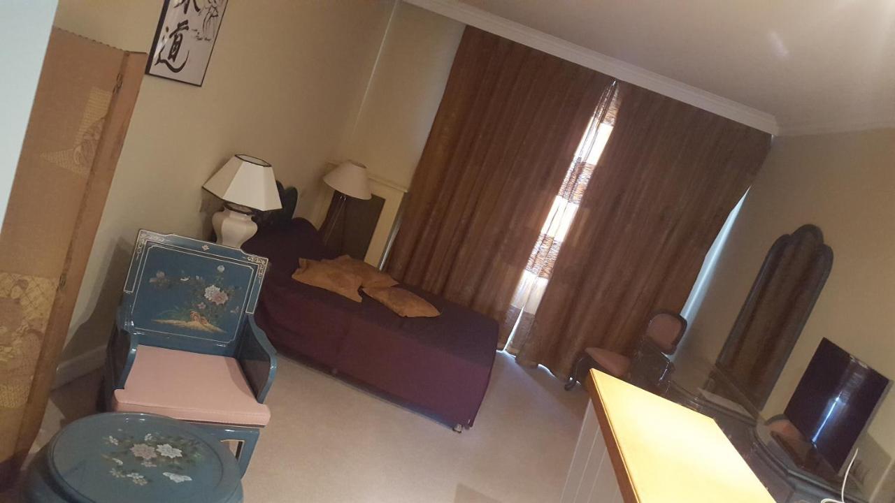 Hotel De La Cloche Sp Реймс Екстериор снимка