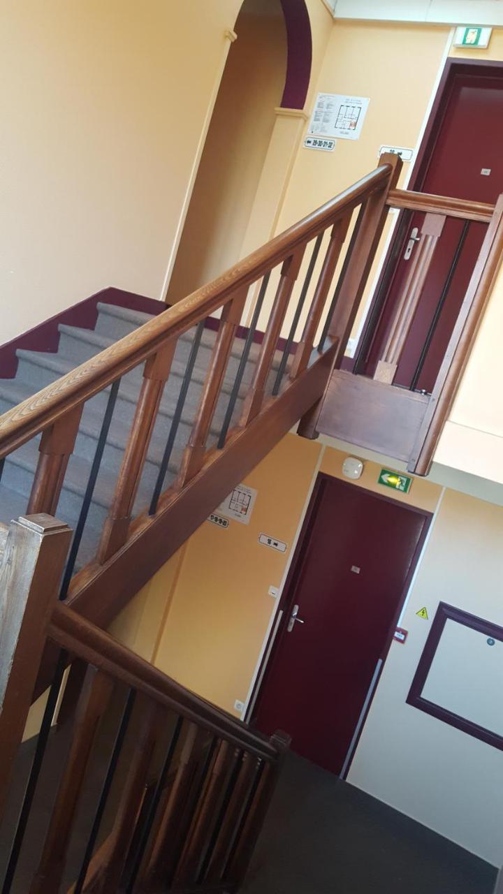 Hotel De La Cloche Sp Реймс Екстериор снимка