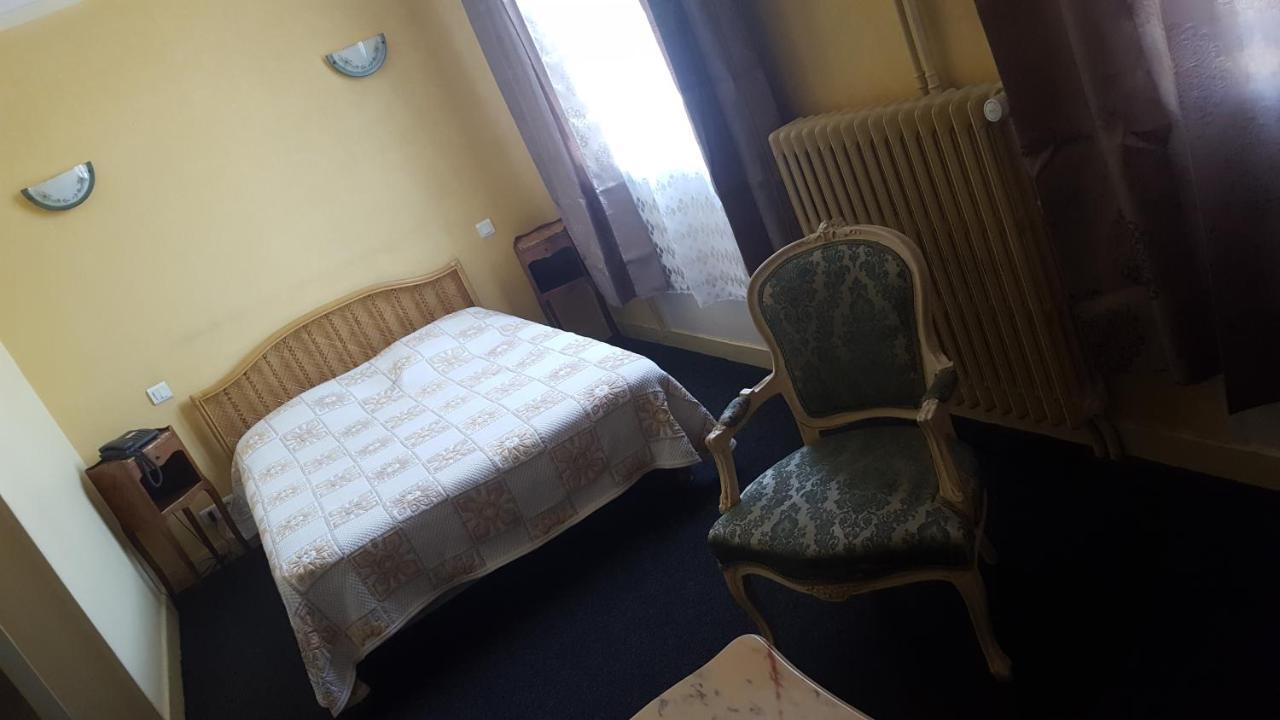 Hotel De La Cloche Sp Реймс Екстериор снимка