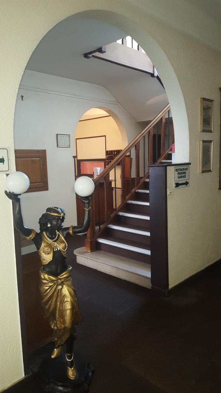 Hotel De La Cloche Sp Реймс Екстериор снимка