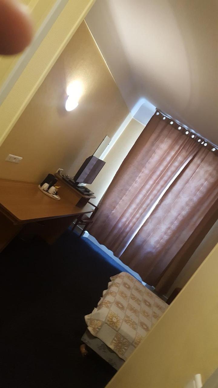 Hotel De La Cloche Sp Реймс Екстериор снимка