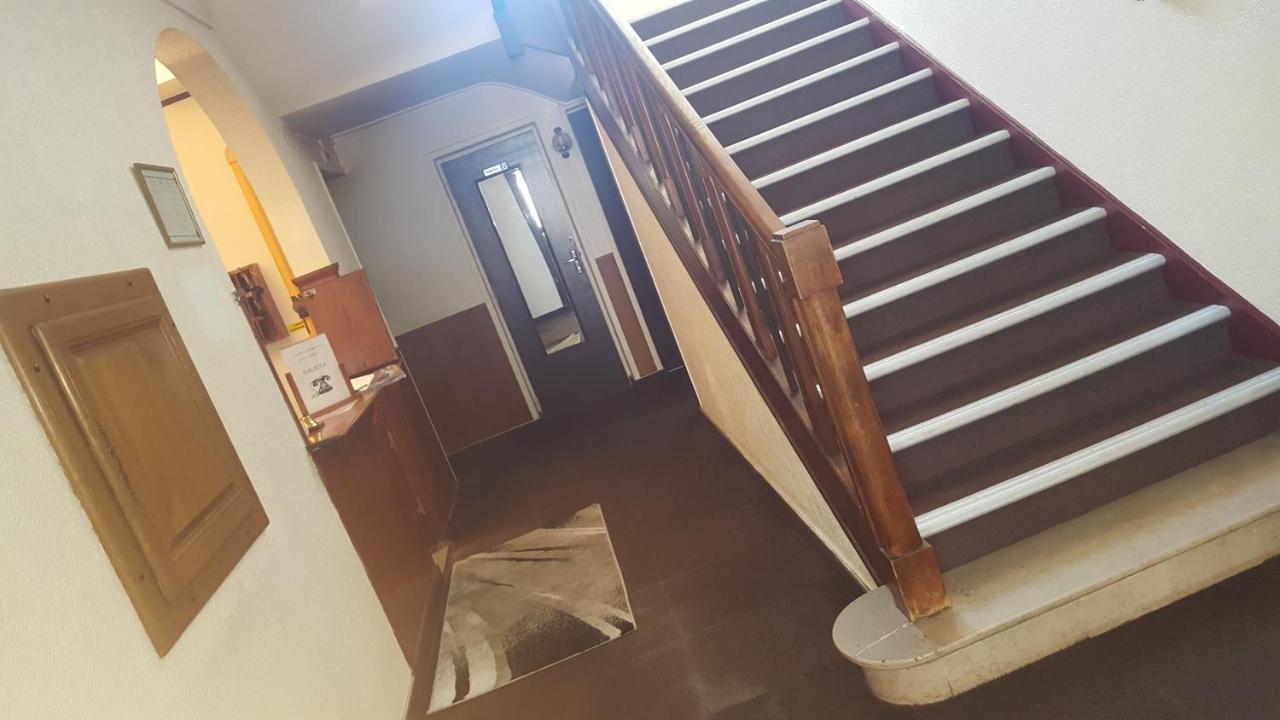 Hotel De La Cloche Sp Реймс Екстериор снимка