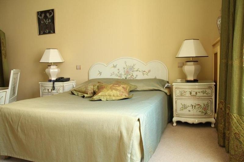 Hotel De La Cloche Sp Реймс Екстериор снимка