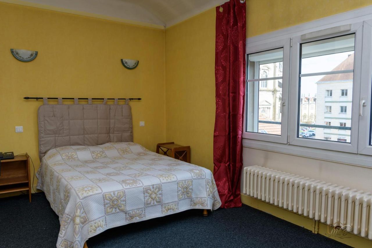 Hotel De La Cloche Sp Реймс Екстериор снимка