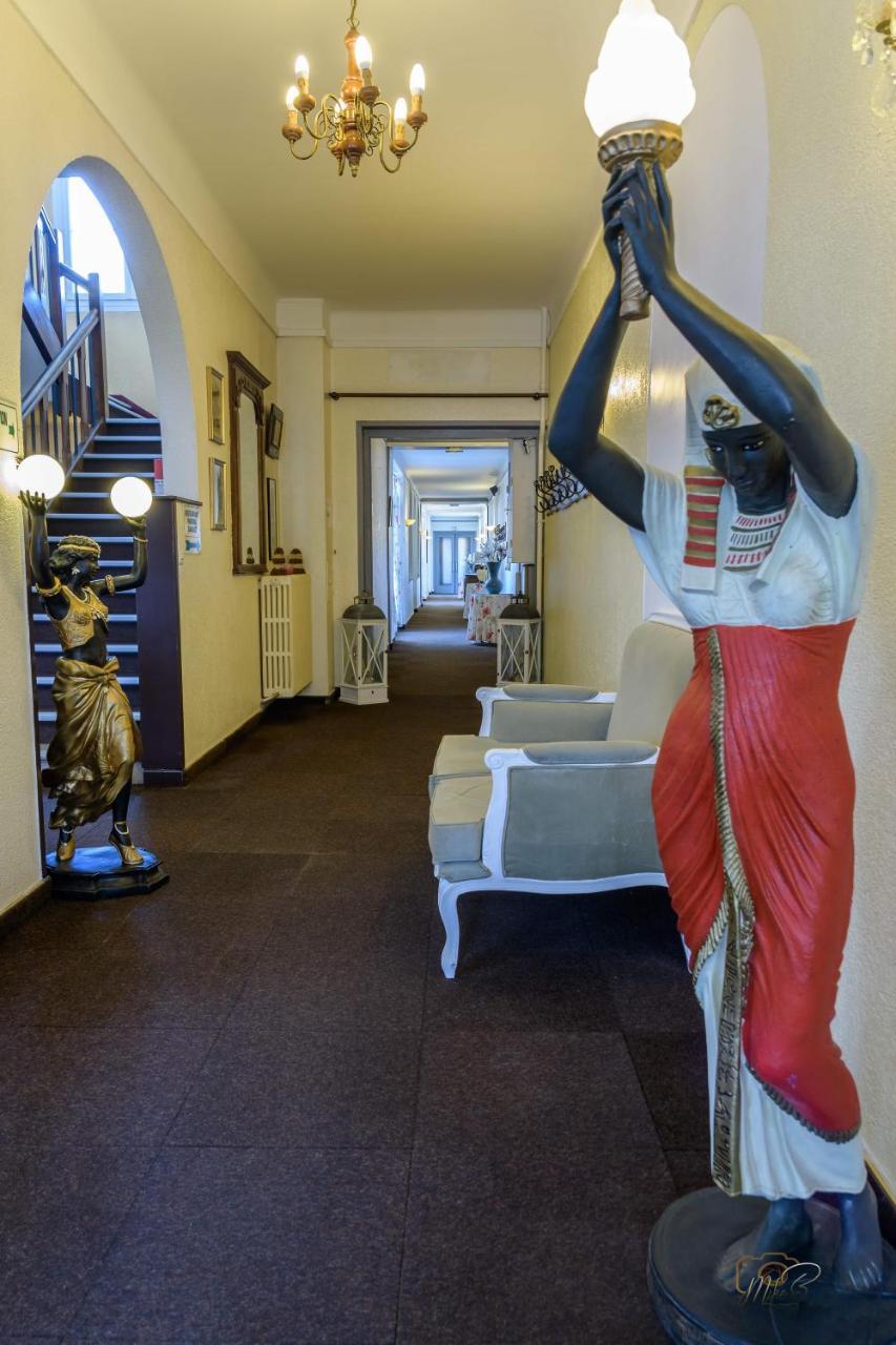 Hotel De La Cloche Sp Реймс Екстериор снимка